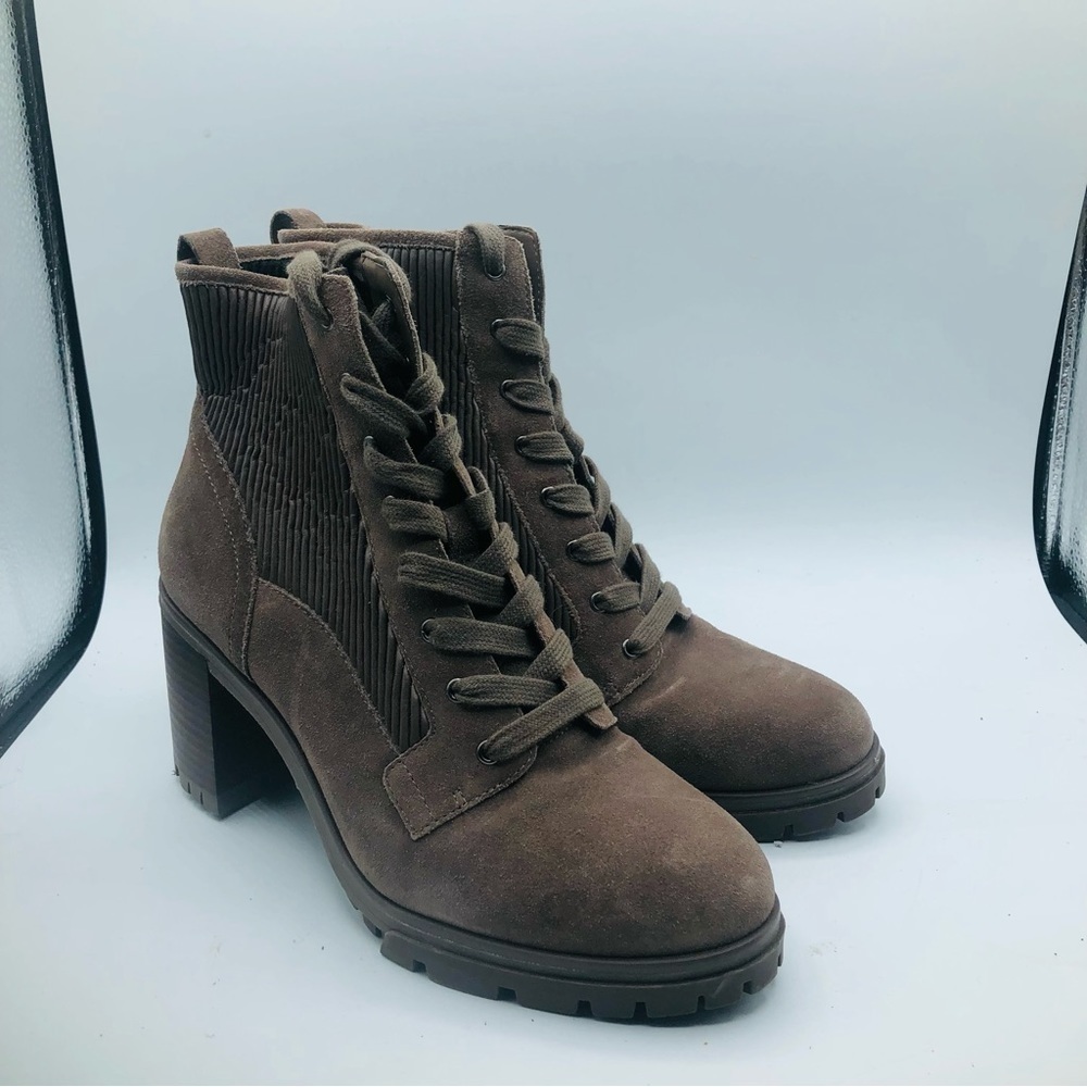 Vince Camuto Women’s tan Donna Bootie Size 9M